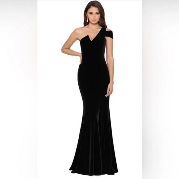 Betsy & Adam Black One-Shoulder Velvet Mermaid Gown - Picture 1 of 3
